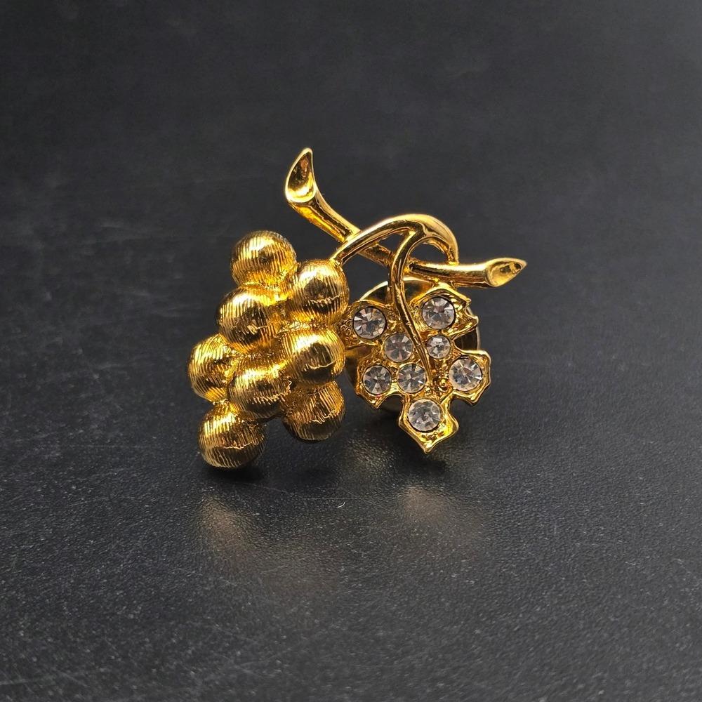 Avon Gold Tone Grape Leaf Pin Lapel Tack Vintage Costume Jewelry